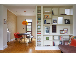 Pass the Keys Charming Boho Flat with Terrace on Portobello Rd, London